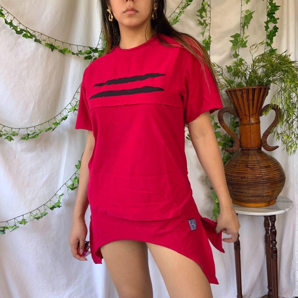 Red claw mark grunge t shirt